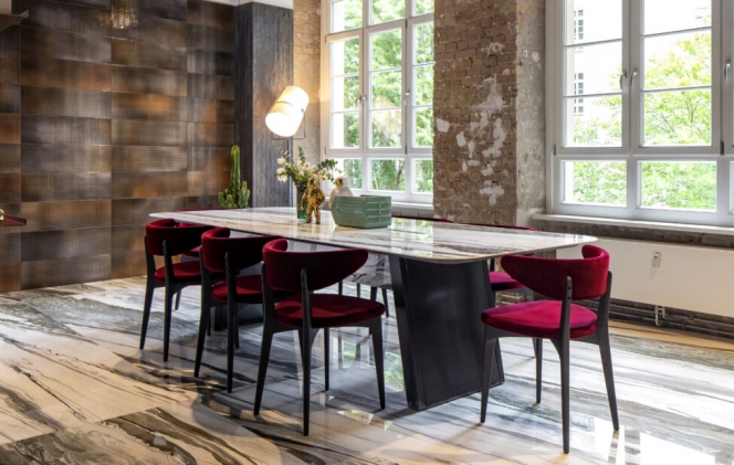 Verschiedene Raumkonzepte machen das Produktspektrum der Designfliesen erlebbar. Photo © Felix Löchner