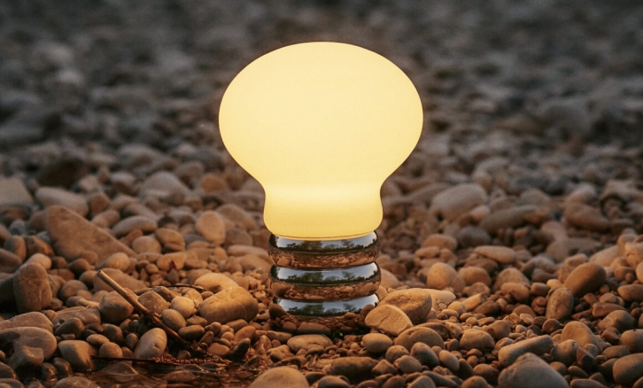 A Rechargeable Lamp for Absolute Flexibility