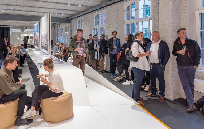 Die Eröffnung der Ausstellung des Architekturfotografen HGEsch war ein hochkarätig besetztes B2B-Event im Showroom der Iris Ceramica Group